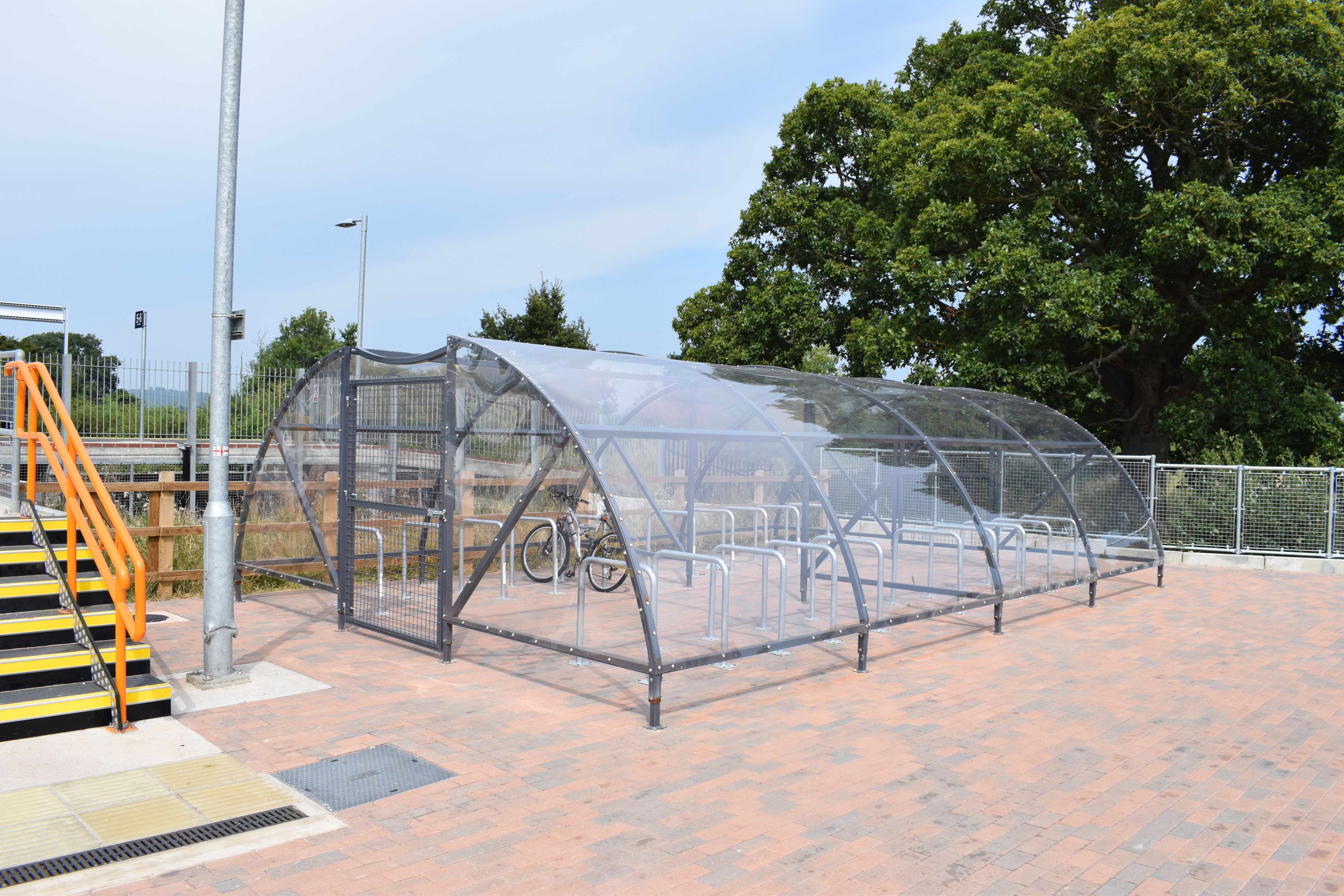 160817 Stn bike park weekday(2)